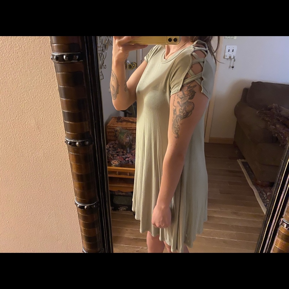 Dress - Picture 2 of 2